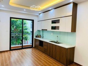 chính chủ cần b.án n.hà đẹp ở ngay trung văn- ô tô cách vài bước chân- gần 40m- 5 tầng- giá 8 đồng.