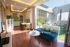 thuê căn hộ hai bà trưng quận 1, 1 phòng ngủ 1 phòng khách balcony sân vườn 55m2, gần chợ tân định