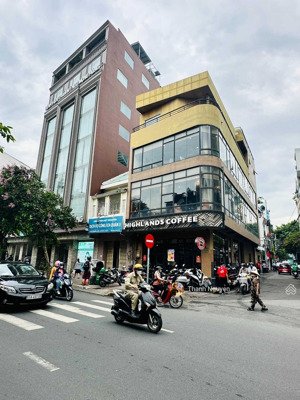 bán nhà góc 2 mặt tiền đường khu thảo điền. dt 900m2 (30x30m), 5 tầng. giá 250 tỷ tl - tin thật