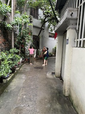 cần bán gấp nhà cấp 4 sổ đỏ chính chủ phường trương định giá cả thoả thuận