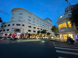 bán nhà mặt tiền kinh dương vương , p.13 , q.6 -dt:10x24m.cn:200m2-kc: 1tầng-hđt:145tr/th-giá 61 tỷ