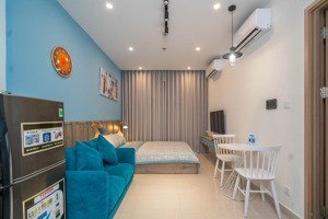 chủ nhà cho thuê căn studio đầy đủ nội thất giá 7.5 triệu / tháng ( có ban công ) vào luôn ở .