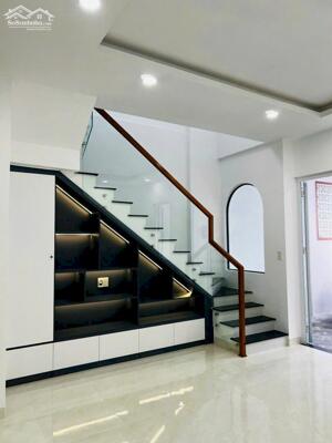 Nhà mới đường oto gần chung cư PH gần biển Nha Trang