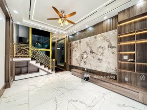 nhà 80m2 mặt đường kinh doanh tốt có thang máy