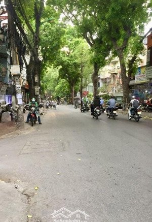 nhà 2 mặt thoáng ngõ rộng full đồ ba đình chỉ hơn 9 tỷ.