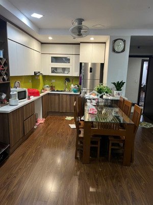 chính chủ bán căn 3 ngủ đồ cơ bản 78.3m2 chung cư homeland thượng thanh giá 5.2 tỷ: lh 