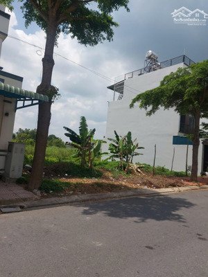 chủ cần tiền bán gấp lô đất shr,,sát mt nguyễn hữu trí tt tân túc giá 1 tỷ 860/95m,lh0919777966