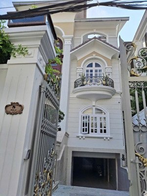 bán biệt thự hồ bơi đẹp tt thảo điền, quận 2, dt: 14 x 25m, cn: 305m2, hầm 3 tầng, giá : 71 tỷ