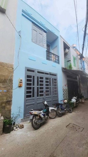 nhà buôn bán nhò dc, hẻm thông xe hơi 4m tân thới hiệp 21 q12, sát gò vấp, dt 4x8 đúc 1 lầu 2pn