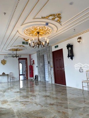 200m 9 tầng vị trí kim cương mặt tiền rộng thang máy pccc đầy đủ