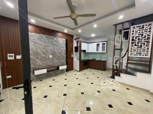 nhà xây 5t gần kđt đô nghĩa hà đông. ô tô đỗ gần, 2 thoáng, tiện ích ngập tràn. e giang 