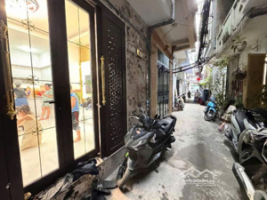 phố trương định_35m x 4 tầng_3 gác chạy qua nhà, cách phố 25m_ sổ vuông đẹp