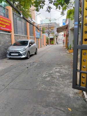 nhà bán hẽm xe hơi đường hoà bình - đối diện cv đầm sen