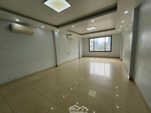 cho thuê tầng 2,3,4 liền nhau 110m2/sàn tại phố dương khuê_giá thuê 43 triệu/tháng.lh 