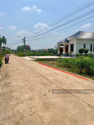 bán đất tp hcm vị trí đẹp ngang 12m*75m sẵn 100m thổ cư, sẵn sổ cách kcn 1000ha chỉ 2km giá ~3tr/m2