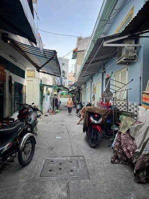 cho thuê nhà nguyên căn hẻm 64 hòa bình, p.5, q.11. 3 tầng, 5pn. giá : 16 triệu