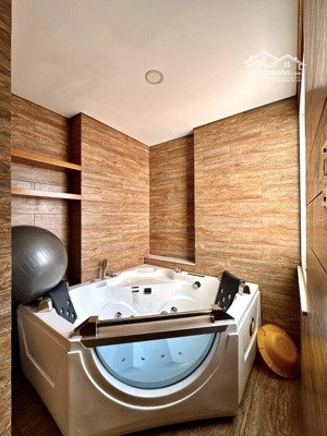 nhà sát mt huỳnh văn bánh (73m2) 4.8x14m nở hậu 6m 5 tầng (5pn,7wc) tặng nt cao cấp nhỉnh 17 tỷ