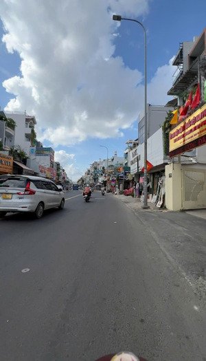 nhà cũ tiện xây mới. hẻm xe hơi lạc long quân, p.9, . dt : 5m x 13.5m. dtcn 66m