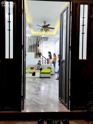 Cho thuê nhà nguyên căn tại thạch bàn long biên