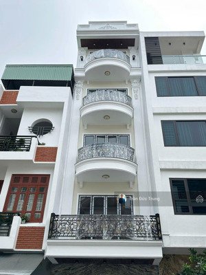 5 tầng thang máy khu lô 22 lê hồng phong vị trí quá đẹp xây mới