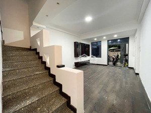 bán nhà mặt tiền đường trần hữu trang, p phú nhuận (p.11 cũ), q. phú nhuận.