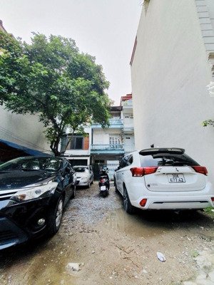 ngõ vip phố nguyễn văn cừ - gara oto view thoáng - oc thang máy - full nội thất
trước nhà để 6 oto