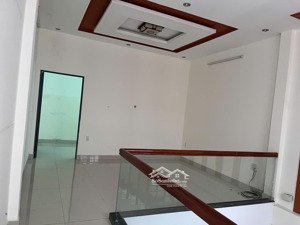 bán nhà riêng hoàng văn thụ 6,8 tỷ, 90m2 ở hải châu, đà nẵng chính chủ lâu đời.