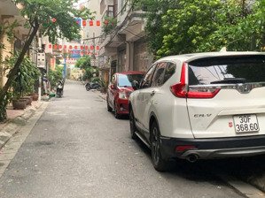 nguyễn khang: nhà mới 5 tầng, mt 4.1m, ngõ thông, cách ô tô tránh 10m, nội thất cao cấp