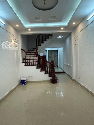 bán nhà phố cầu giấy. cách 20m ra ô tô tránh.nhà lô góc thoáng sáng. 50m 5 tầng 11.5 tỷ