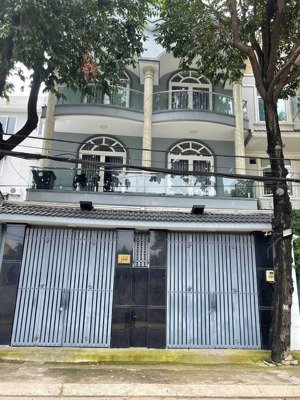 bán nhà 4 tầng, (8m x 18m), khai thác chdv hoặc ở, đường phạm thế hiển, gần parcmall. quận 8