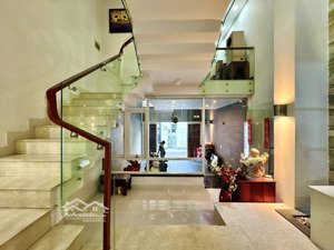 siêu phẩm huỳnh văn bánh, 4,8x14m, nở hậu 6m, 5 tầng, hẻm xe hơi, thiết kế đẹp, 17. x tỷ