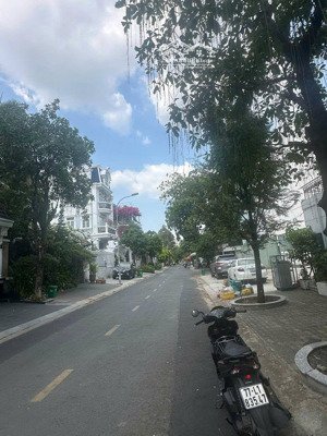 bán biệt thự thảo điền quận 2, 10x20m trệt 2 lầu áp mái, đường 10m sổ hồng hoàn công giá 48 tỷ