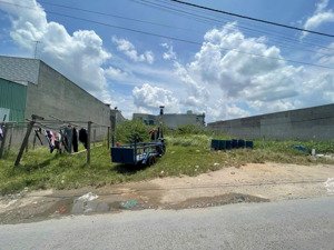 đất mặt tiền đường tám bình, dt: 10 x 35m, gần chợ đồn cây dương