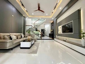 mua là lời ngay nhà chỉ nhỉnh 1 tỉ 500tr hiện đang cho thuê 15tr/tháng tại đ cmt8 ngay cầu ống bố.