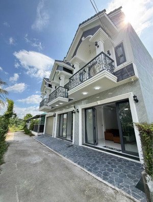 siêu vị trí - nhà đẹp đường hl95, trung an, mỹ tho. dt: 4,5x15m có 3pn 3wc. hướng tây. giá 2,25 tỷ