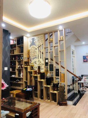 3tầng mt lê lợi , hải châu , đà nẵng , lhi vip , gần tt hành chính , sông hàn , giá cực rẻ