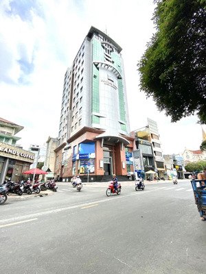 bán tòa nhà mặt tiền 6 lầu tô hiến thành, p14, q10 thu nhập 60tr/tháng có thang máy