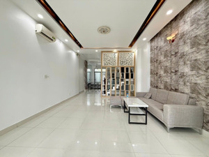 siêu phẩm nhà giá 2tỷ390tr,thuê 25tr/tháng ở phạm ngọc thạch, hiệp thành ngay trung tâm thủ dầu một