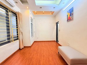 cần bán gấp nhà đẹp 33.5m2, 6.83 tỷ tại cầu giấy, hà nội - ngõ thông- full nội thất- 5 tầng, mt 6m.