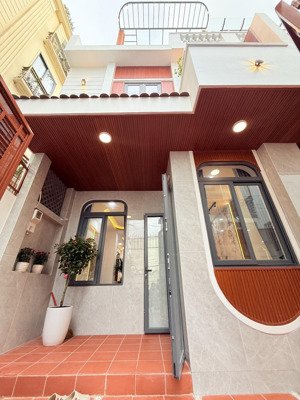 nhà xây mới - bùi đình tuý - trung tâm bình thạnh, gần chợ bà chiểu - mặt tiền thụt xe hơi đỗ cổng