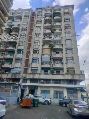 bán căn hộ chung cư ở vị trí đắc địa tại đường phan văn trị, p2, q5. dt 79,4m2. gía 3.8 tỷ tl