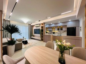 bán căn hộ cao cấp saigon south (3pn 2wc)nhà đẹp full nội thất cao cấp lh: em lan anh