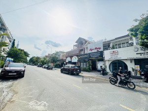 siêu phẩm góc 2 mt nơ trang long, q.bt. dt: 705m2. xd: hầm + 12t. đường rộng 25m. giá: 102 tỷ