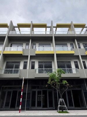 mã f04; s: 60m2 diện tích sàn 211m2 giá 7tỷ7 nằm trong vành đai 3 hồ chí minh sát metro suối tiên