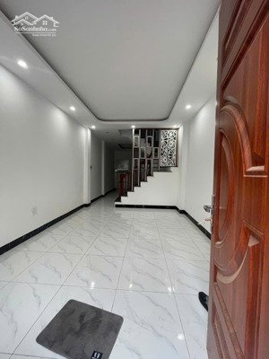 căn đầu tư duy nhất tại phụng châu chỉ 2t9 oto đỗ đầu ngõ 4tx32m bán kính 300m ra tới chợ phượng ..