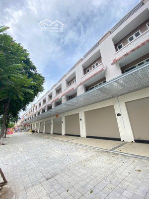 chính chủ cần cho thuê căn liền kề nhà mặt phố gần the terra an hưng. lh 