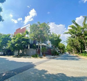 cho thuê biệt thự căn góc view sông kdc an phú hưng p.tân phong quận 7 , dt 128m2 , 2 mặt tiền