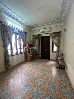 nhà lô góc nhân hòa - cầu giấy. dt 45m. 4 tầng. giá hơn 11 tỷ còn thương lượng