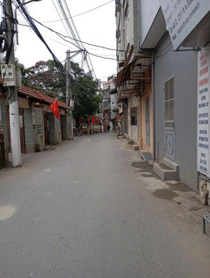 chỉ còn duy nhất 1 căn nhà mới lai xá - 40m - 4.85 tỷ- 6 ngủ -gần ô tô hoài đức