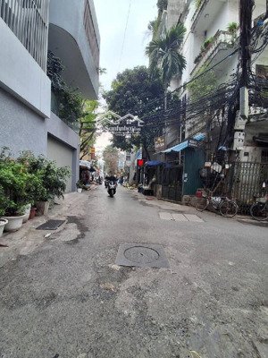 siêu phẩm hoàng cầu đống đa - ô tô - gần công viên